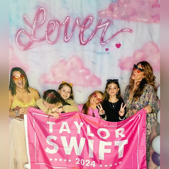 Meet your Posher, Cassie - Picture 2 of 7